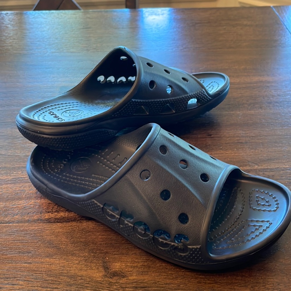 Crocs navy blue men 7 women 9